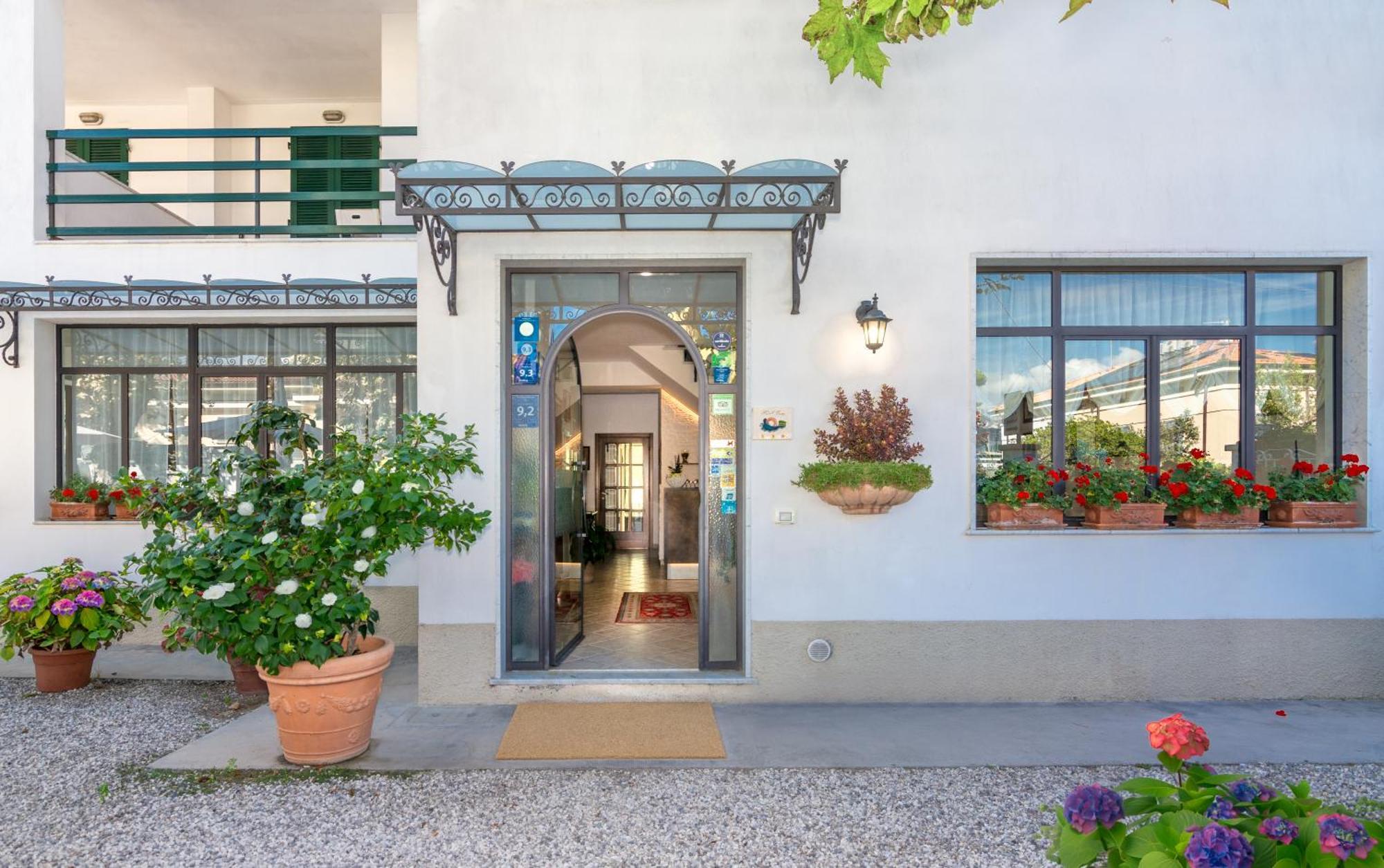 Hotel Eura Marina di Massa Eksteriør billede