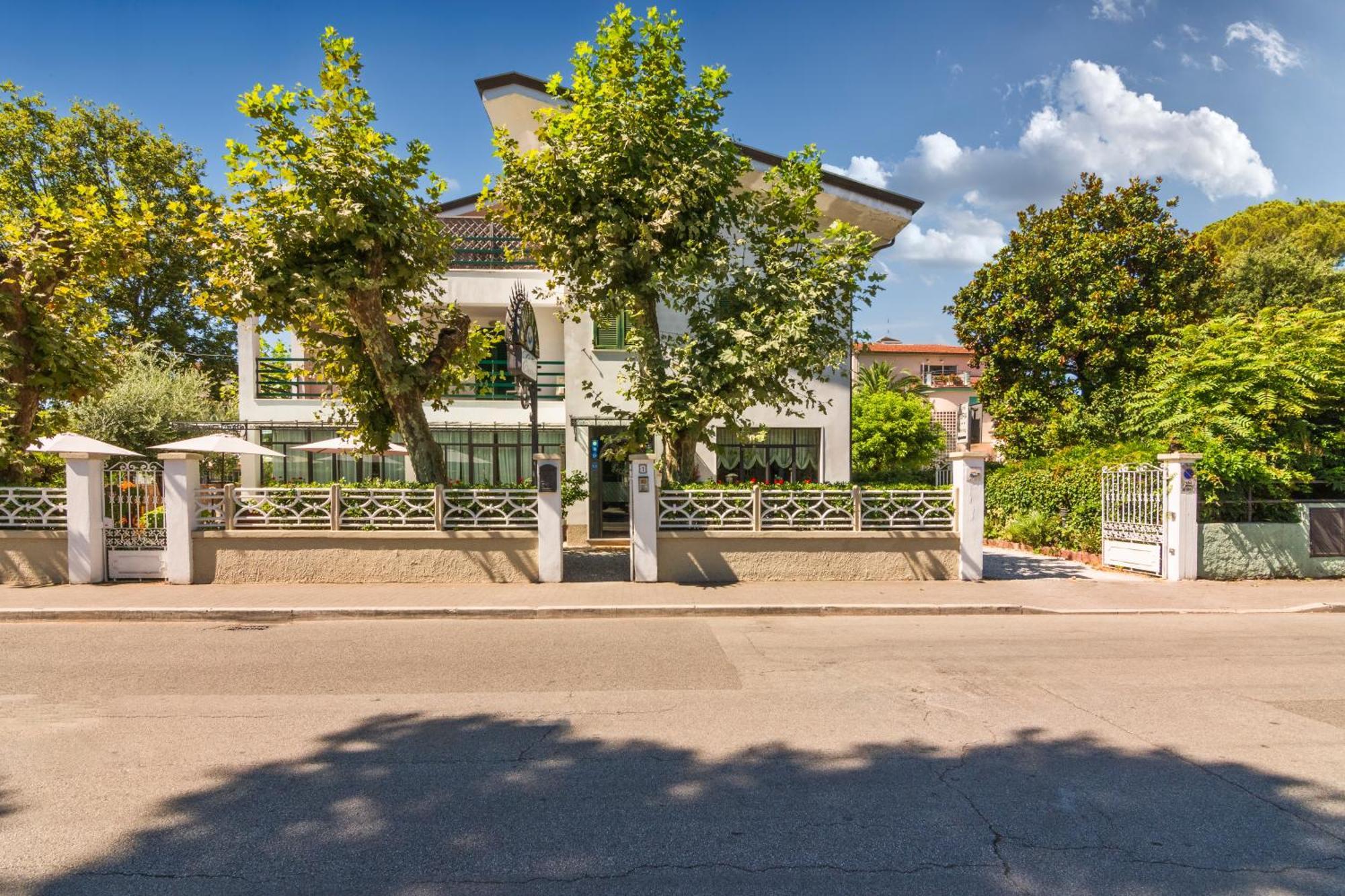 Hotel Eura Marina di Massa Eksteriør billede