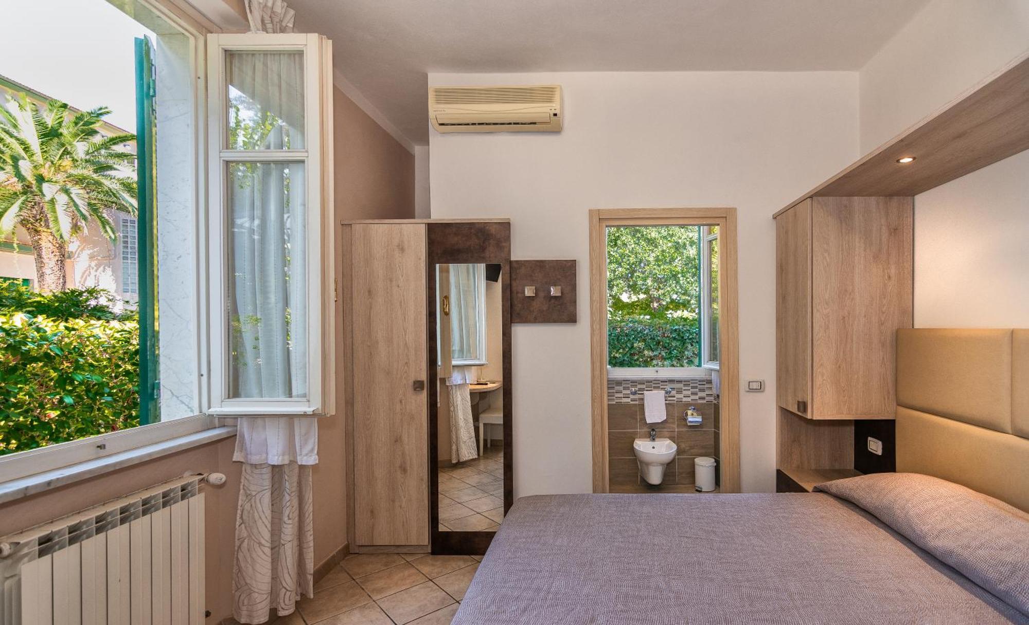 Hotel Eura Marina di Massa Eksteriør billede