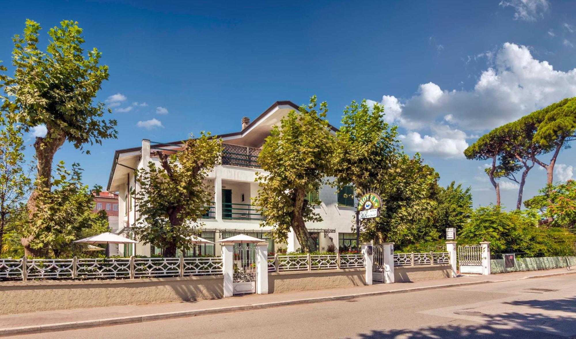 Hotel Eura Marina di Massa Eksteriør billede